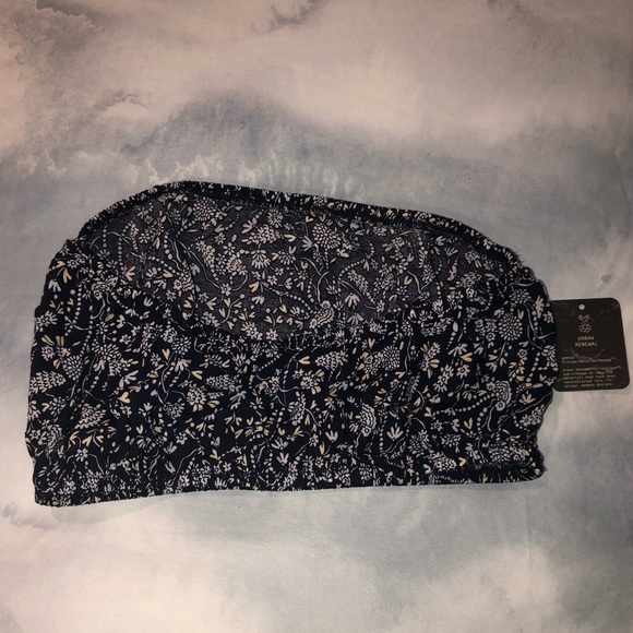 ⚡️3 FOR $20 UO Navy/Floral Top - Picture 7 of 7